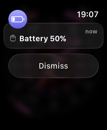 Apple Watch تعرض تذكير «البطارية 50%» مع زر «تجاهل»